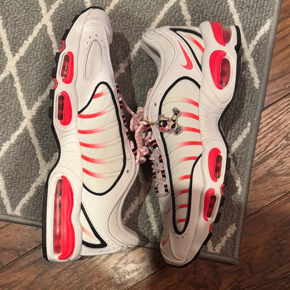 Nike men’s  White and Pink Sneakers
